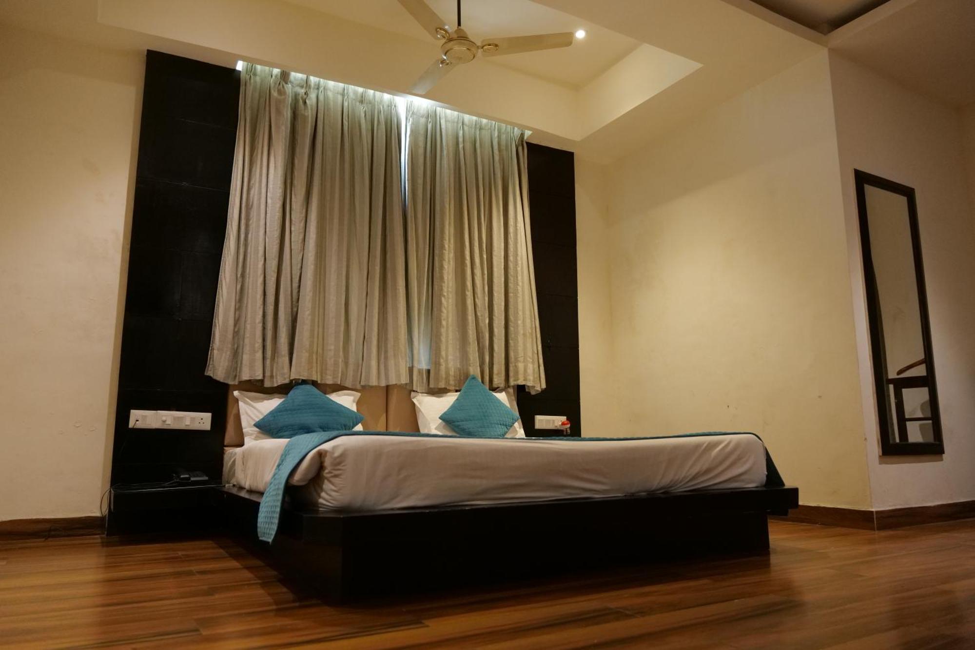 Hotel Anand Castle Kashipur Екстериор снимка