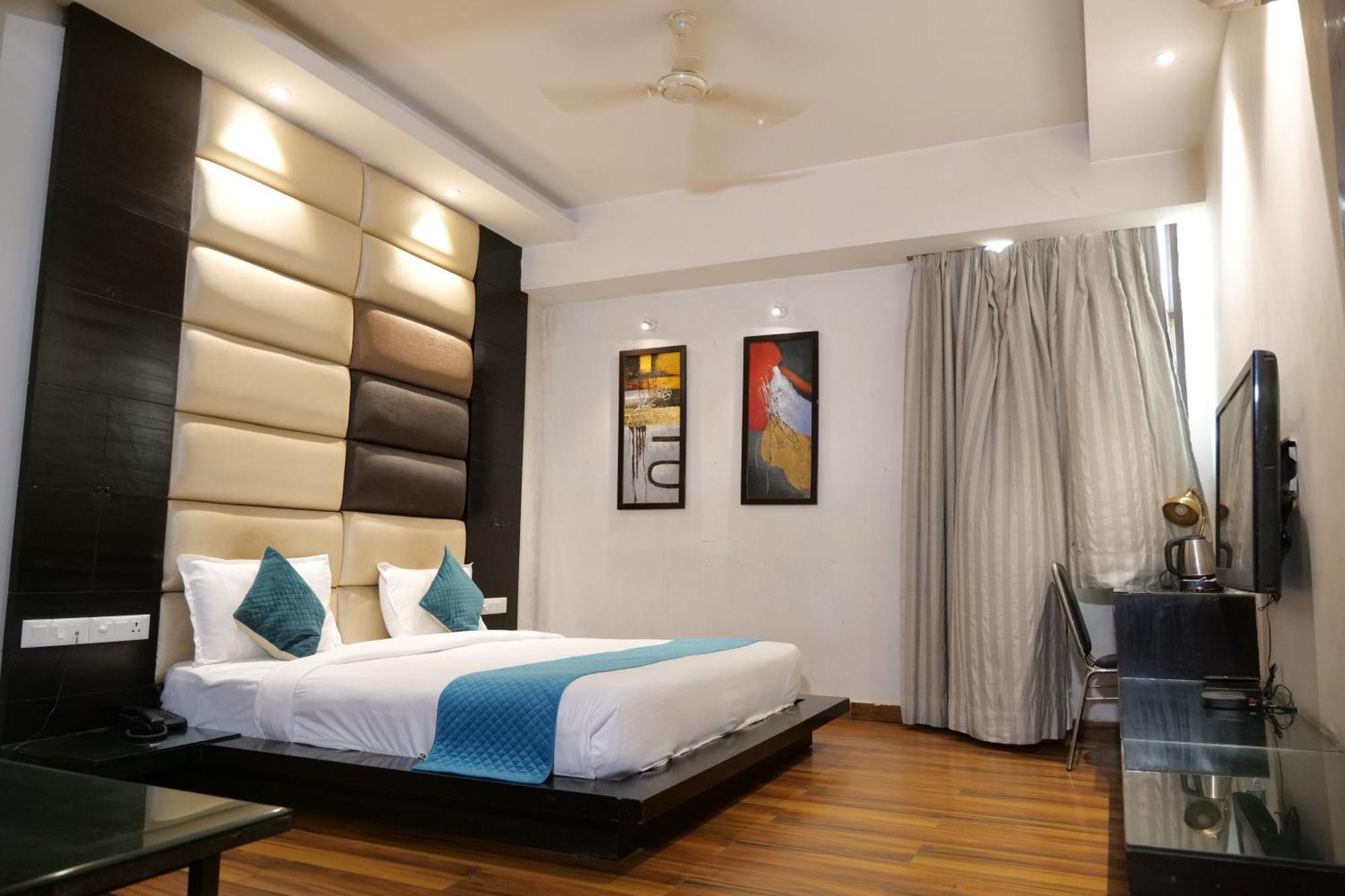 Hotel Anand Castle Kashipur Екстериор снимка