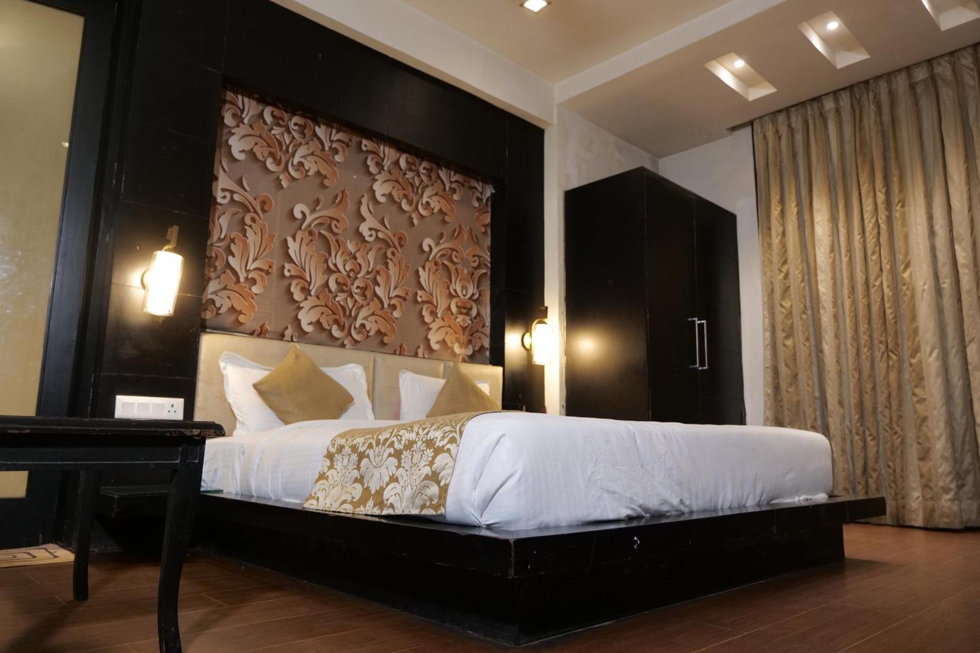Hotel Anand Castle Kashipur Екстериор снимка