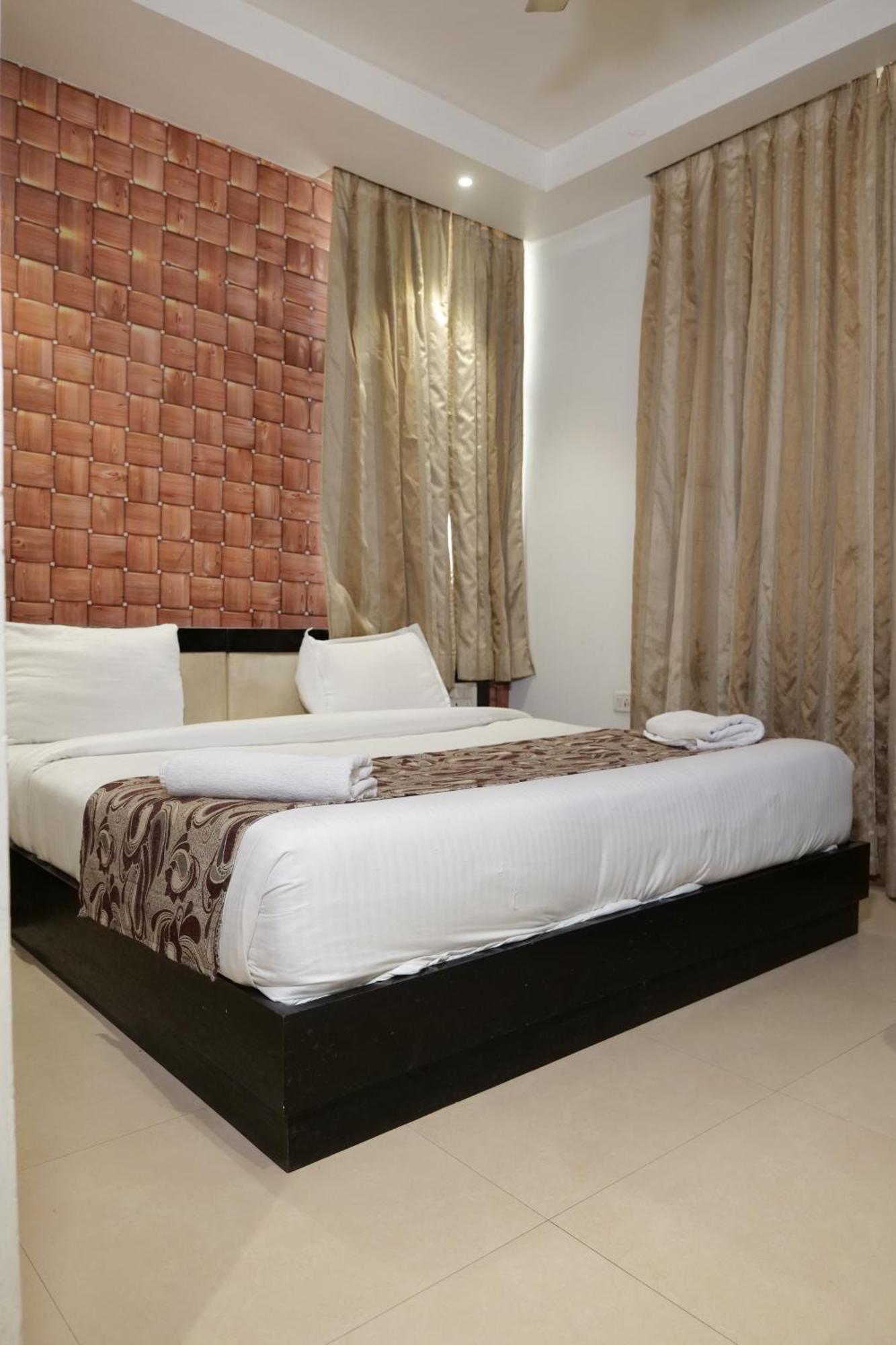 Hotel Anand Castle Kashipur Екстериор снимка