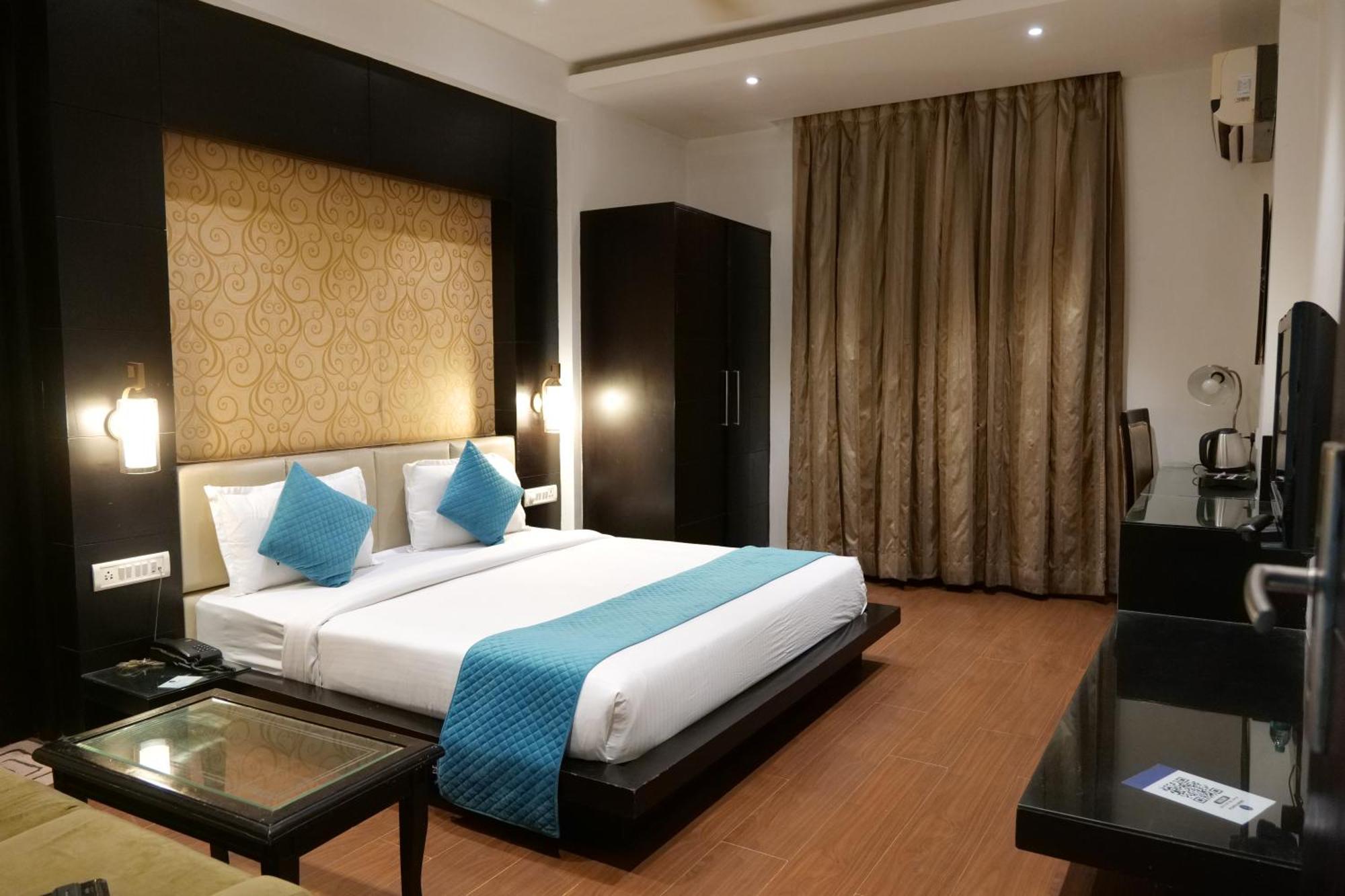 Hotel Anand Castle Kashipur Екстериор снимка