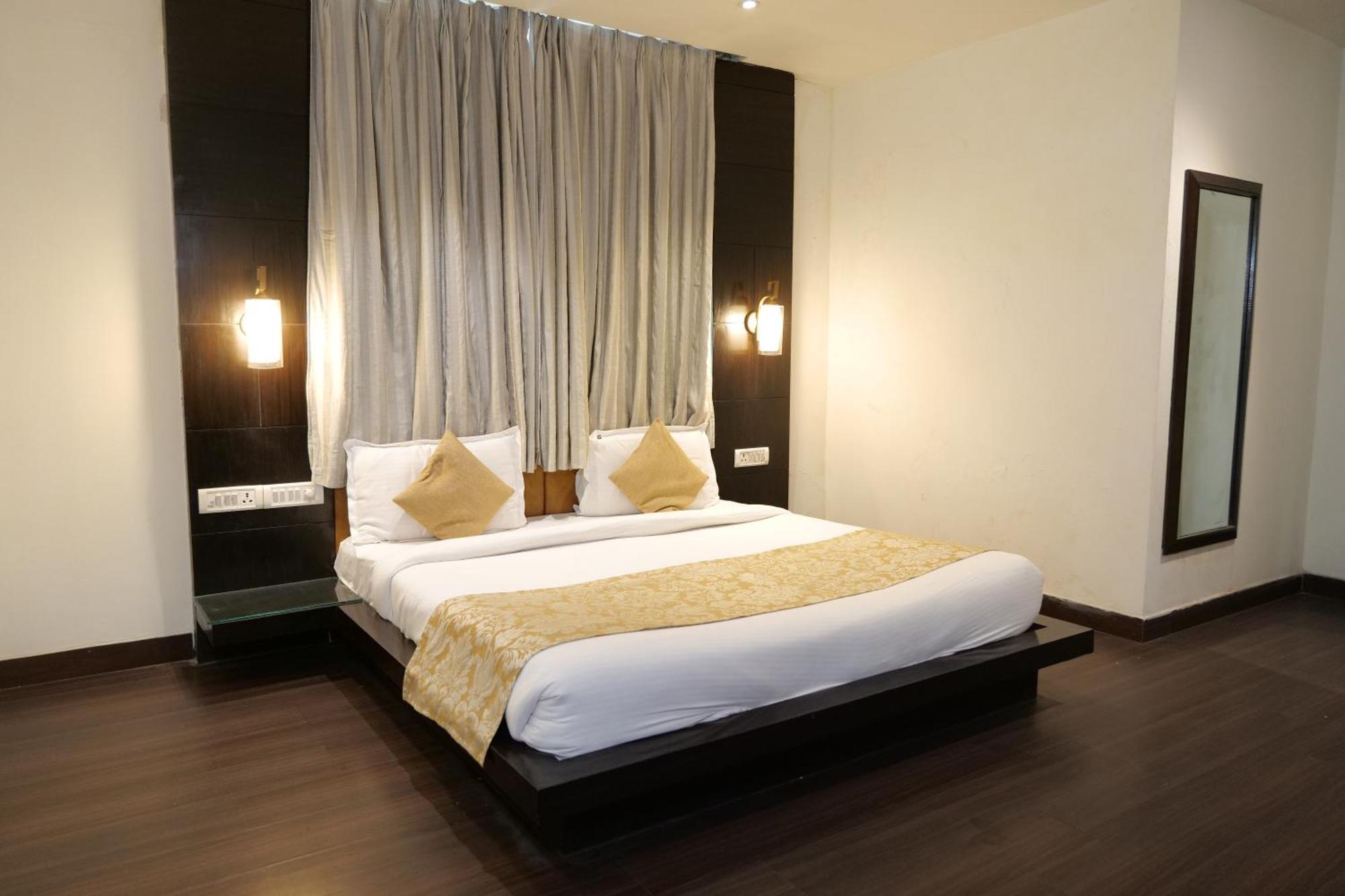 Hotel Anand Castle Kashipur Екстериор снимка