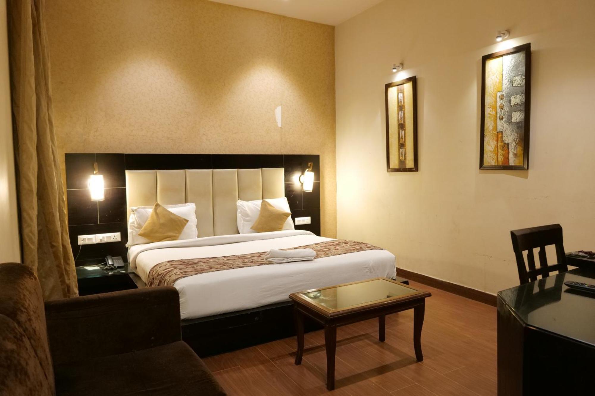 Hotel Anand Castle Kashipur Екстериор снимка